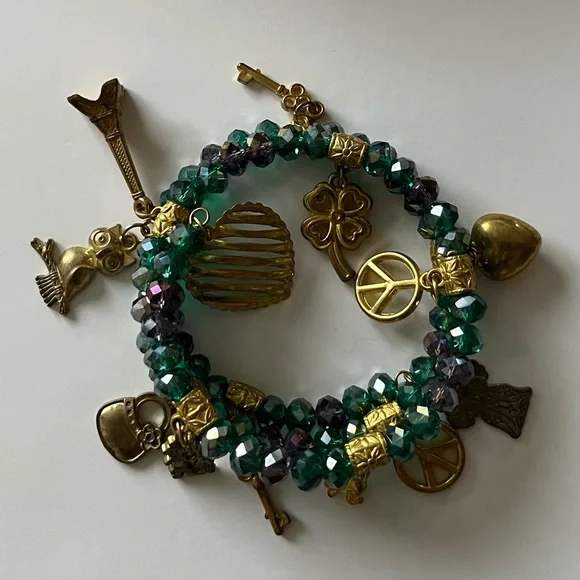 Beaded Memory Wire Bracelet with Gold Tone Charms - Picture 5 of 9